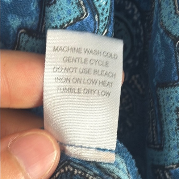 Violet & Claire Blue and Black Damask Patterned Blouse with 3/4 Sleeves Size 1X - Picture 10 of 11